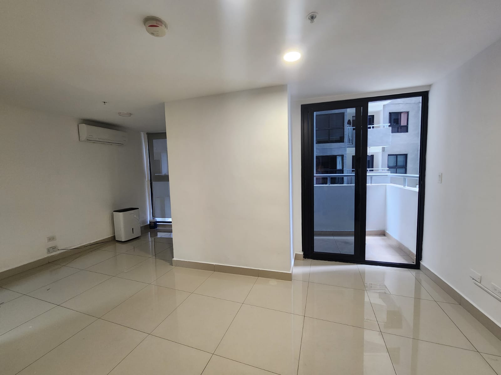 Worldwide Plaza, Apartamento en Alquiler en Vía España (DD523)